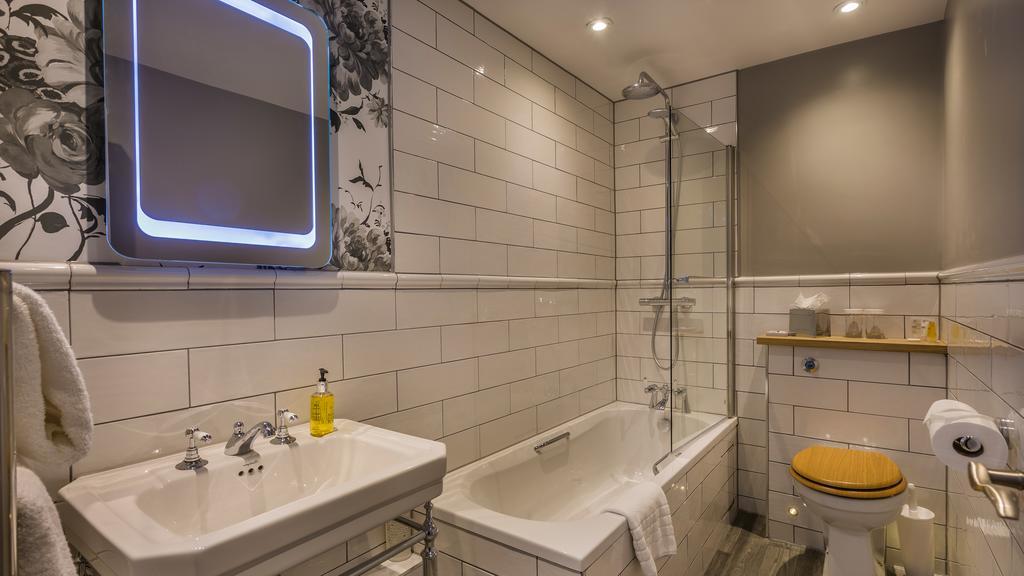 The Three Swans Hotel, Hungerford, Berkshire 客房 照片